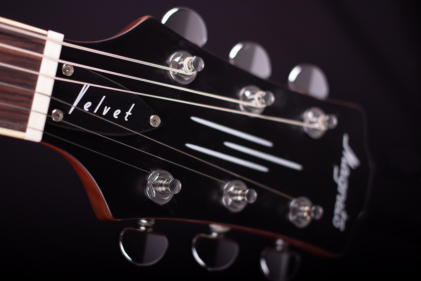 Magneto U-One Velvet Deluxe Sunset Gold Silk with Gig Bag - Image 4