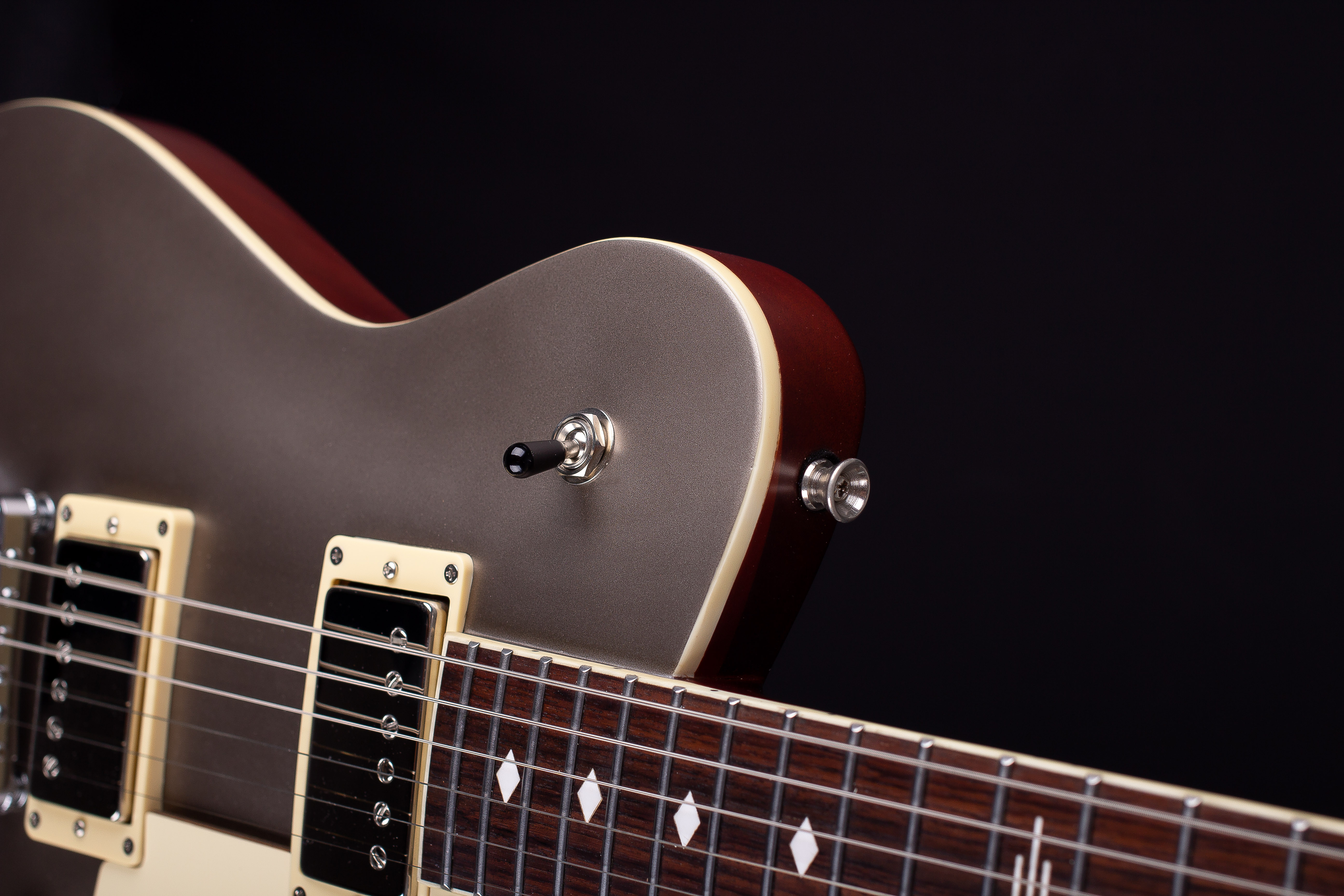 Magneto U-One Velvet Deluxe Sunset Gold Silk with Gig Bag - Image 9