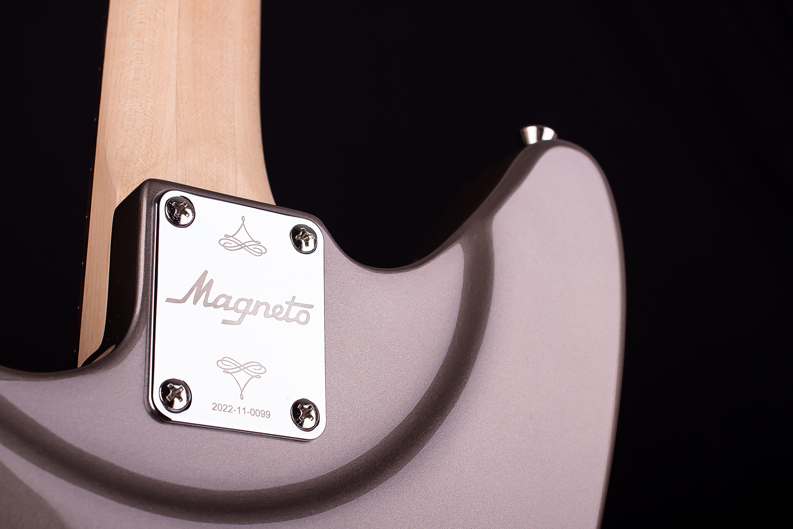 Magneto U-One Starlux Sunset Gold with Gig Bag - Image 6