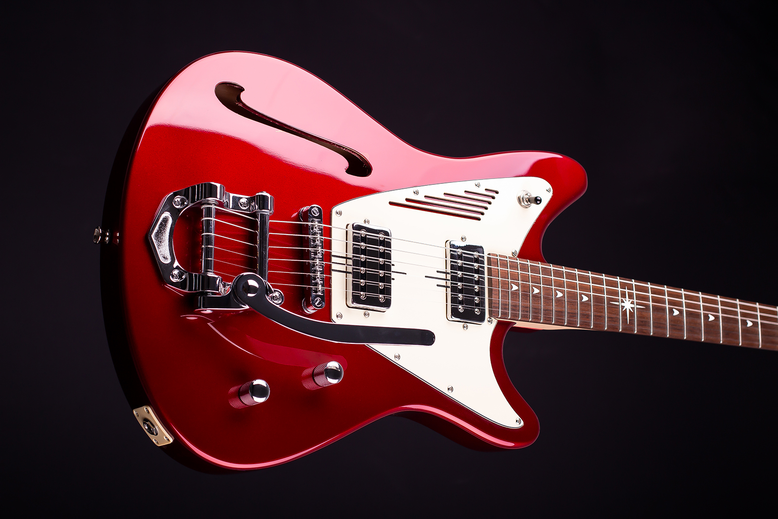 Magneto U-One Starlux Candy Apple Red with Gig Bag - Image 3